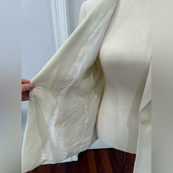 Elegant Cream Women's Blazer - Picture 5 of 7